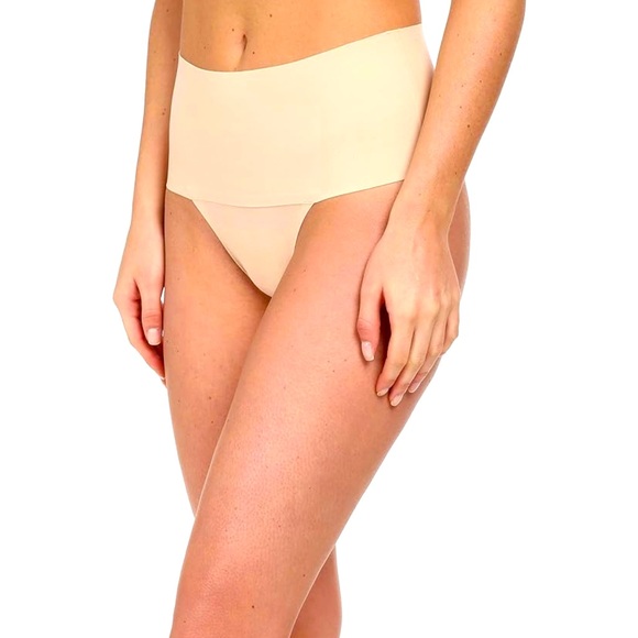 Spanx Undie-Tectable Nude Shaping Thong Underwear size Large NWT - Picture 2 of 8